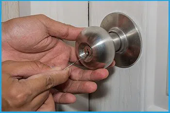 Lock Locksmith Services Dayton, OH 937-587-0185 - 14-unlock-door
